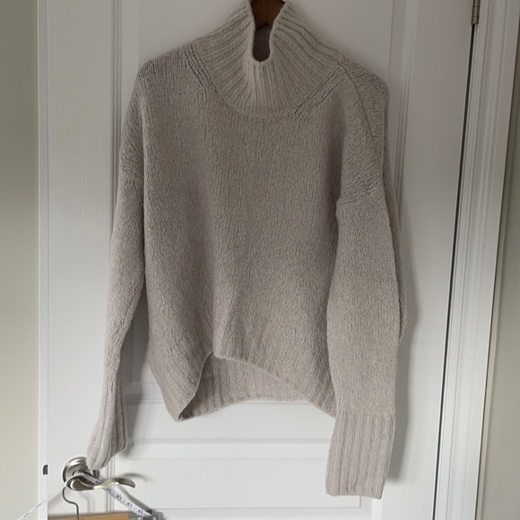 H&M Sweaters - Stunning off white mock neck sweater